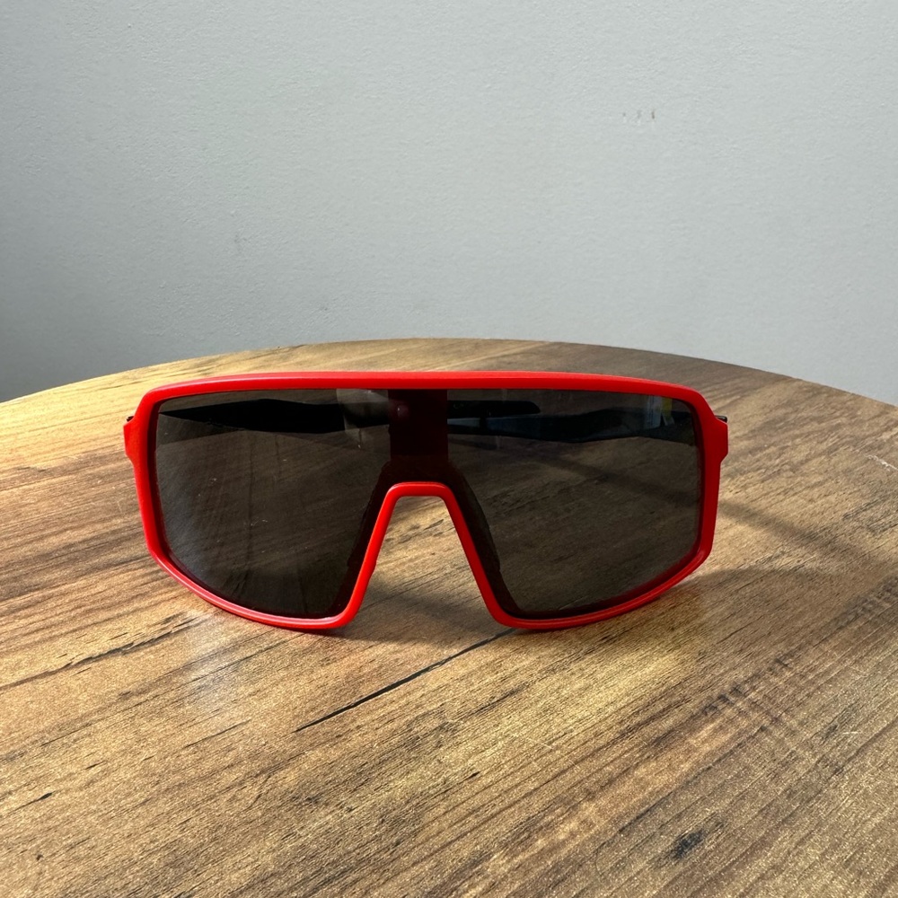 Perfect red and black sports glasses❤️
